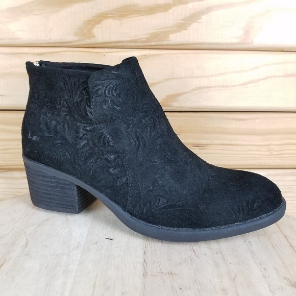 B.O.C Black Ankle Boots 6 US Booties Tooled Suede Leather Stacked Heel Back Zip - Picture 1 of 9